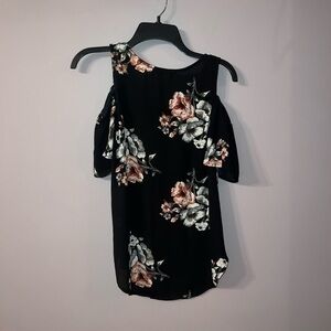 Black floral blouse potters pot size XS Flowers are red and white.